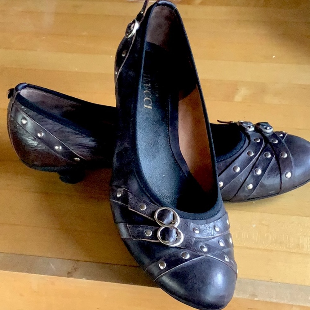 Sesto Meucci , kitten heel pumps. Size 8.5, brown.